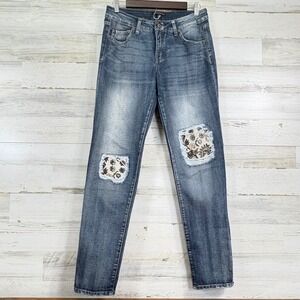 Signature Studio Denim Jeans Sz 8 Distressed Floral Patch Blue Wash Casual